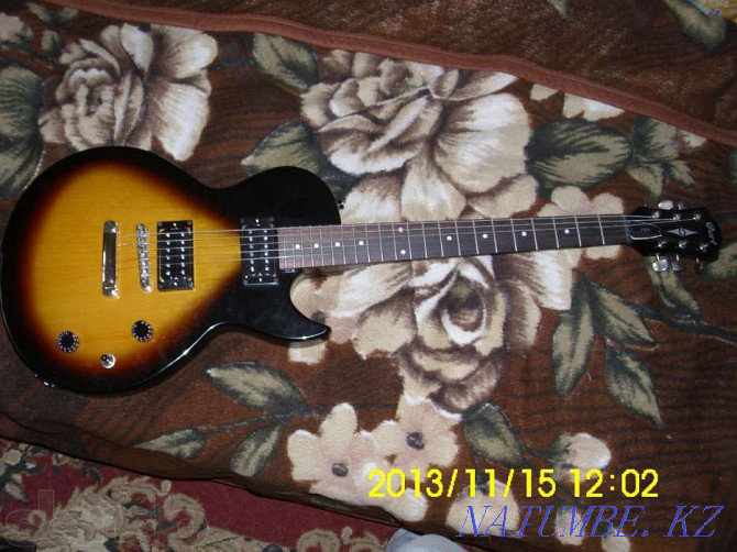 Electric guitar + case Taraz - photo 1