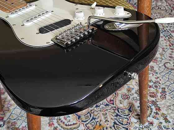 Электрогитара Behringer Stratocaster Taraz