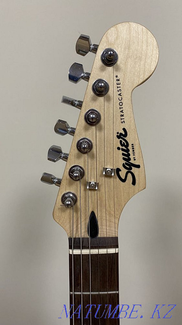 Электрогитара Squier Bullet Stratocaster HT Laurel Fingerboard Black Астана - изображение 2