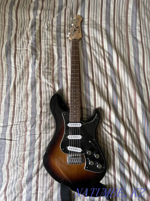 Electric Guitar Variax Standard by Line 6 and Yamaha Astana - photo 1