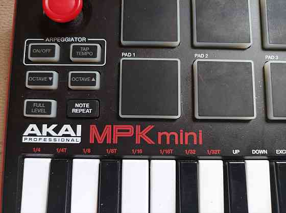 AKAI MPK mini миди клавиатура  Орал