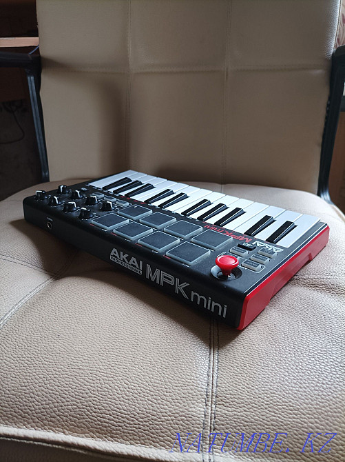 AKAI MPK mini midi keyboard Oral - photo 3