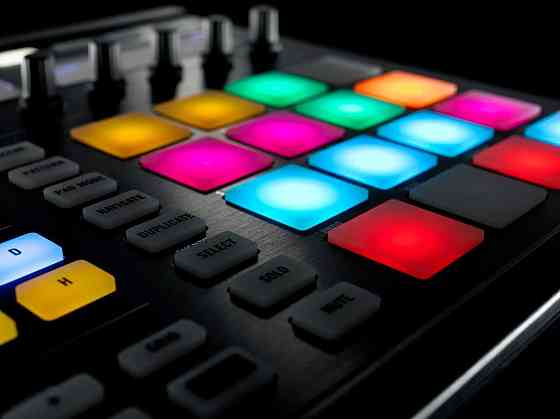 Maschine Studio грувбокс от Native Instruments  Алматы