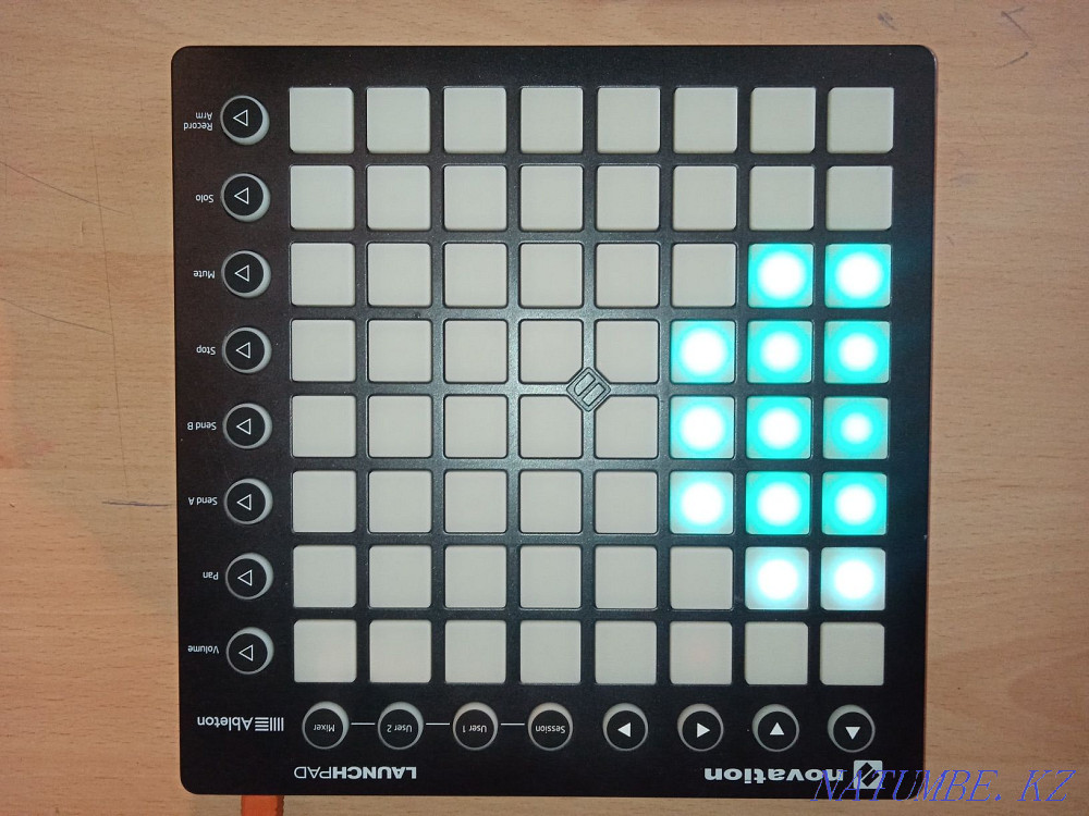Срочно Novation Launchpad MK2 25000 сатамын  - изображение 6