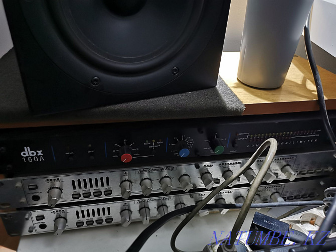 Dbx 376 - студийный вокальный предусилитель/компрессор Алматы - изображение 2