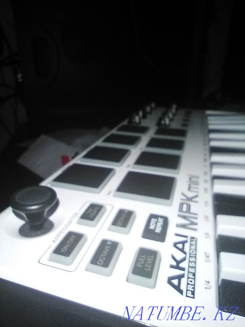 Продам midi клавиатуру AKAI Усть-Каменогорск - изображение 5