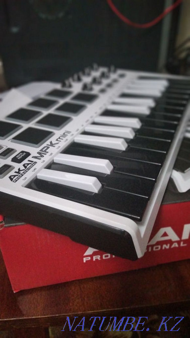 Продам midi клавиатуру AKAI Усть-Каменогорск - изображение 1