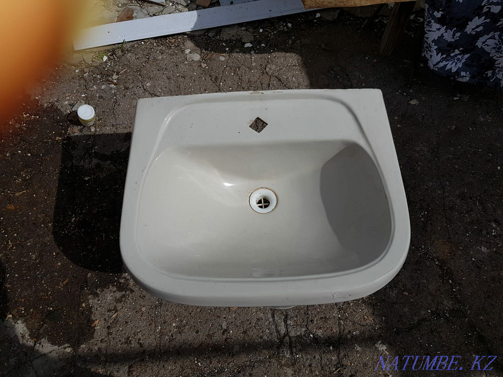 Bathroom sink Oral - photo 3