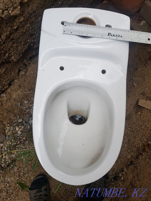 Унитазы,бочки,раковина, мойка,пьедестал,смеситель всё целое Б/У.  - изображение 1