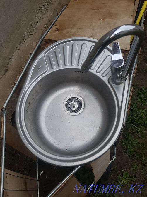 Унитазы,бочки,раковина, мойка,пьедестал,смеситель всё целое Б/У.  - изображение 4