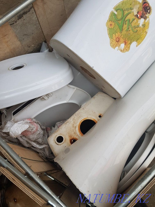 Унитазы,бочки,раковина, мойка,пьедестал,смеситель всё целое Б/У.  - изображение 6