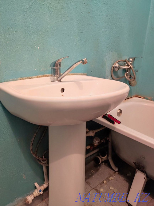 Sell sink with pedestal Petropavlovsk - photo 1