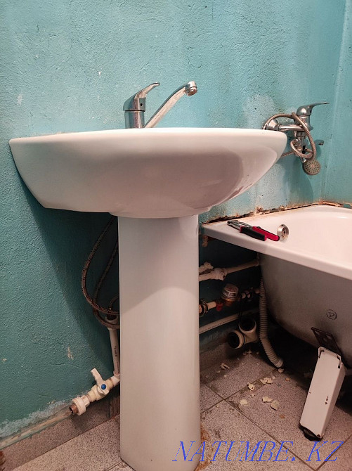 Sell sink with pedestal Petropavlovsk - photo 2