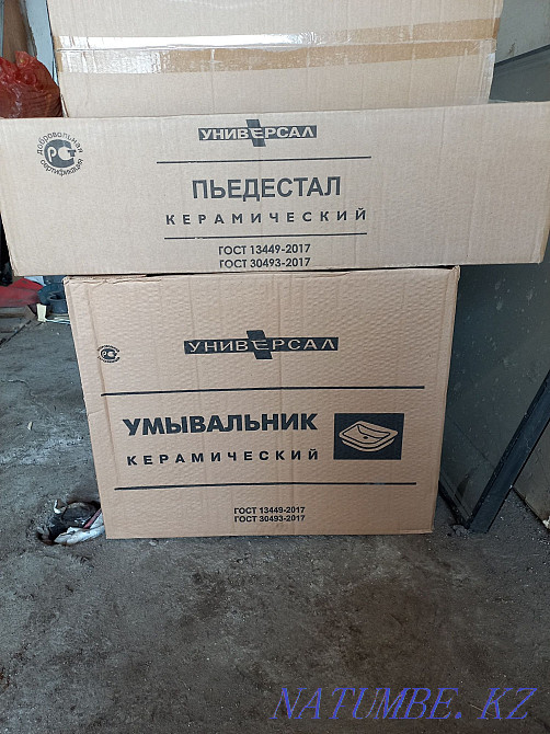 Ceramic universal washbasin and pedestal  - photo 1