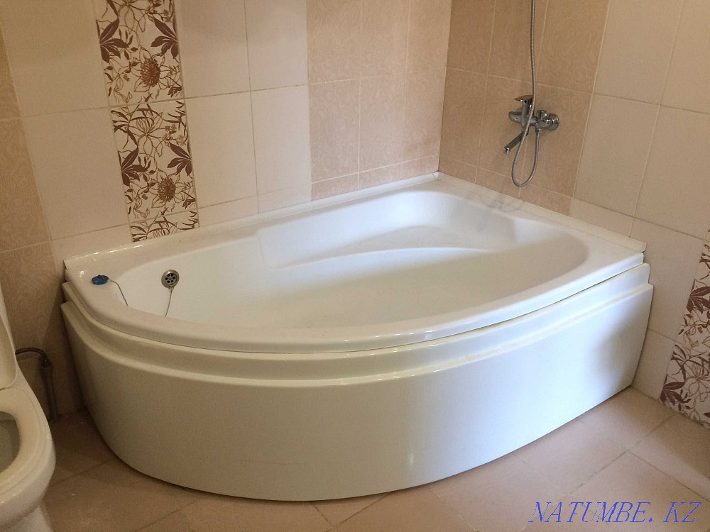 Ванна акриловая, с сиденьем джакузи, с смесителем, шторкой и плинтусом Тараз - изображение 1