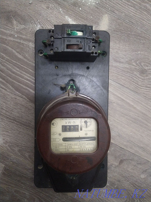 Электросчетчик с рубильником. В рабочем состоянии. Алматы - изображение 1