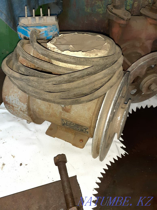 I will sell the electric motor: 1350 rpm. 0.5 sq.  - photo 1
