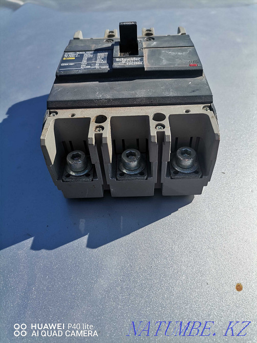 Circuit breaker 200 amps.  - photo 3