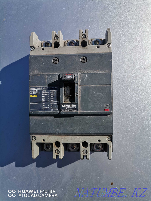 Circuit breaker 200 amps.  - photo 4