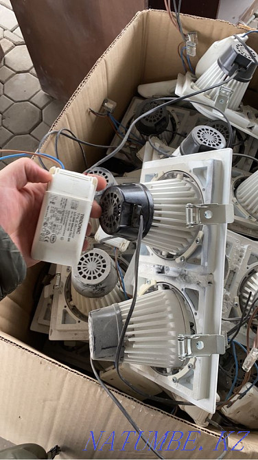 spot lamp  - photo 2