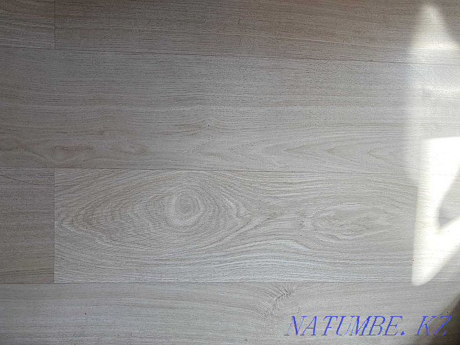 I will sell a laminate and an acrylic bathtub, doors 60*200 with glass Ust-Kamenogorsk - photo 2