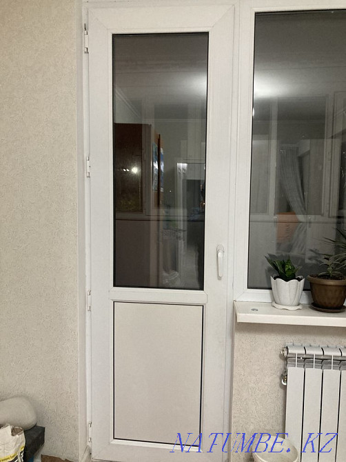 Продам пластиковую дверь , 3-х слойная Сатпаев - изображение 1