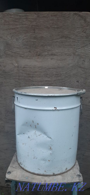 Продам краску в железных банках.Красный и чёрный. Талгар - изображение 2