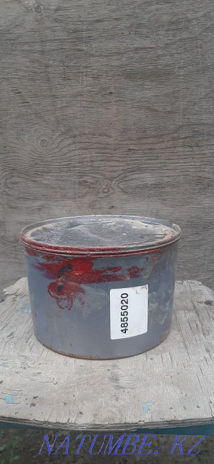 Продам краску в железных банках.Красный и чёрный. Талгар - изображение 1