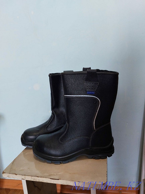 Enamel paint. Lacquer.linseed oil.pruning shears.course boots. Felt boots Ust-Kamenogorsk - photo 3