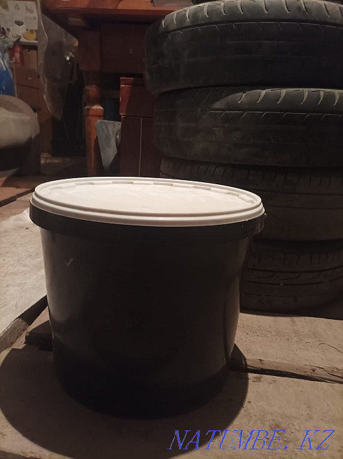 White emulsion l  - photo 1