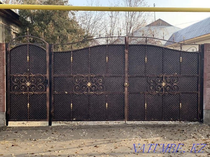 Gates. Gate in Almaty. Sheds. Railing. Almaty - photo 4