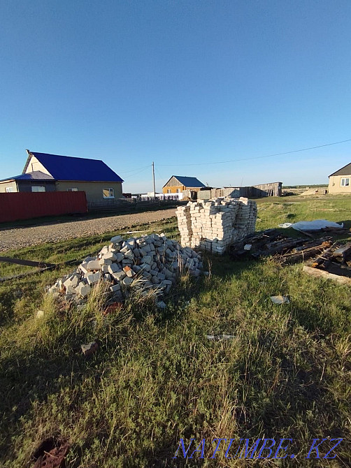 I will sell bricks bu red and white  - photo 2