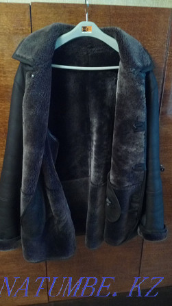 Нағыз былғарыдан жасалған жақсы пальто сатамын, жеңіл  Алматы - изображение 2