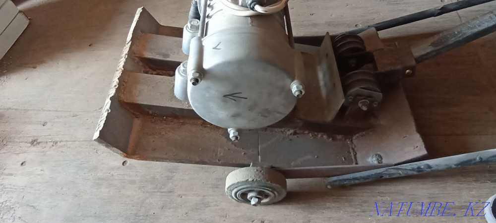 Vibrating plate 220volt  - photo 3