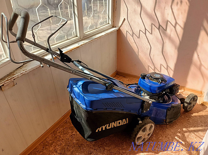 Lawn mower gasoline HYUNDAI L 5500S self-propelled, in excellent condition. Astana - photo 1