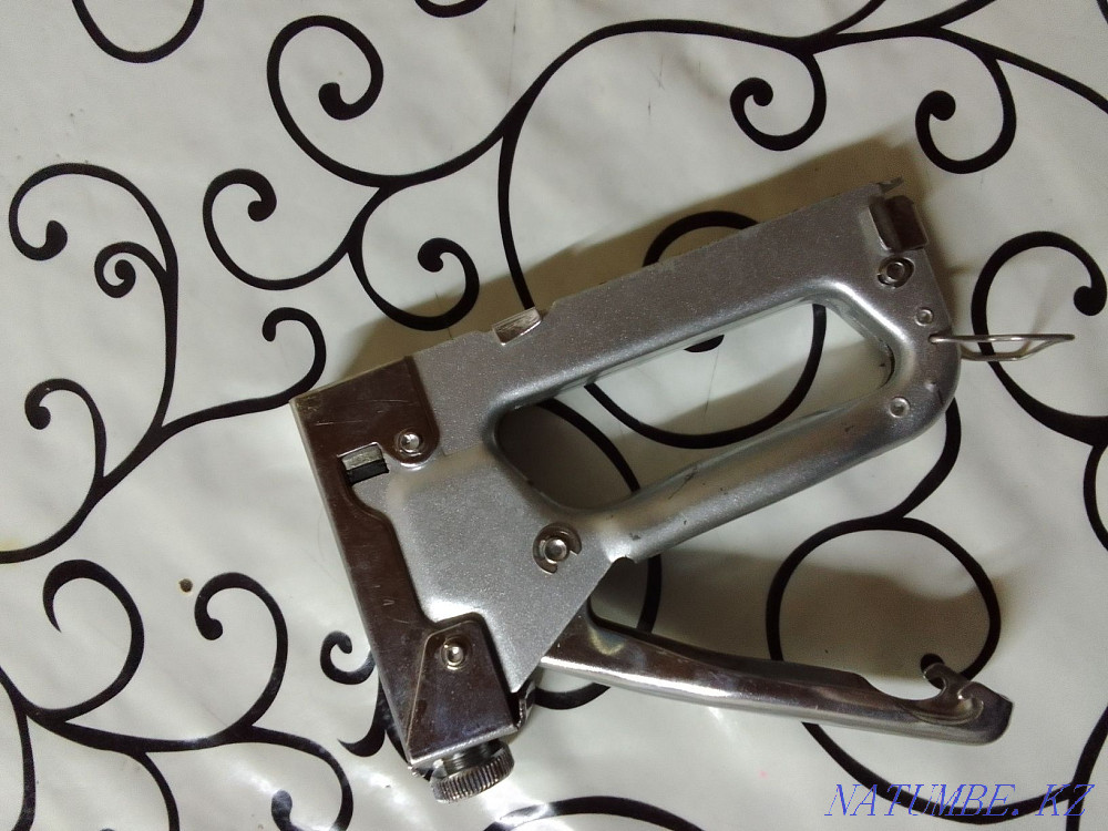 Продам степлер мебельный Уральск - изображение 1