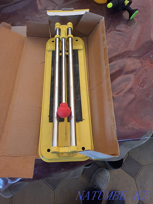 Tile cutter for tiles.  - photo 2
