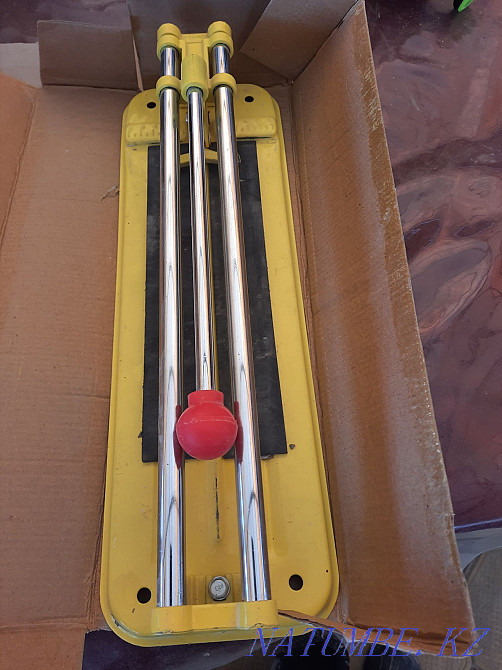 Tile cutter for tiles.  - photo 1