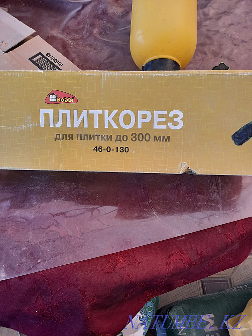 Tile cutter for tiles.  - photo 3