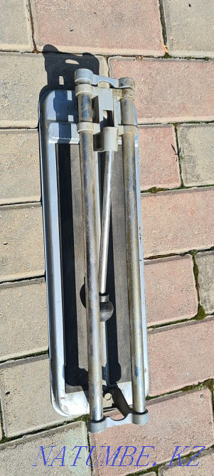 Tile cutting in good condition  - photo 1