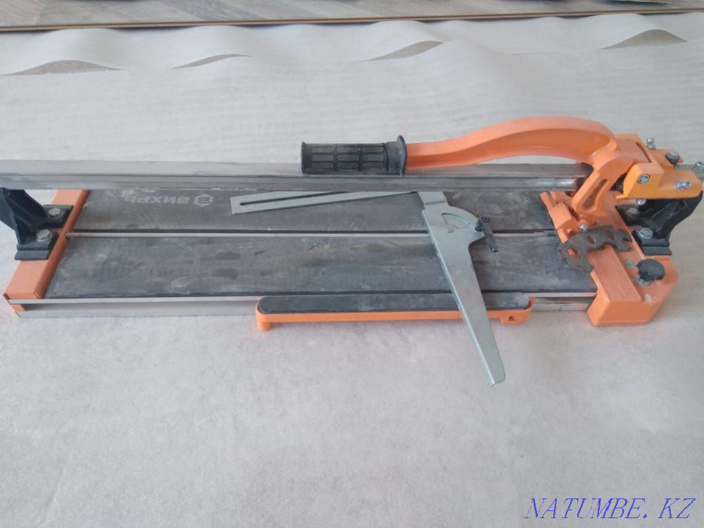 tile cutting tool  - photo 1