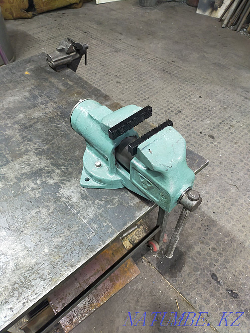 Тиски слесарные, поворотные. Рудный - изображение 2