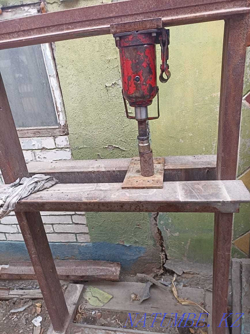 Hydraulic press  - photo 1
