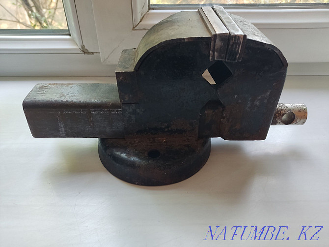 Soviet vise in good condition  - photo 1