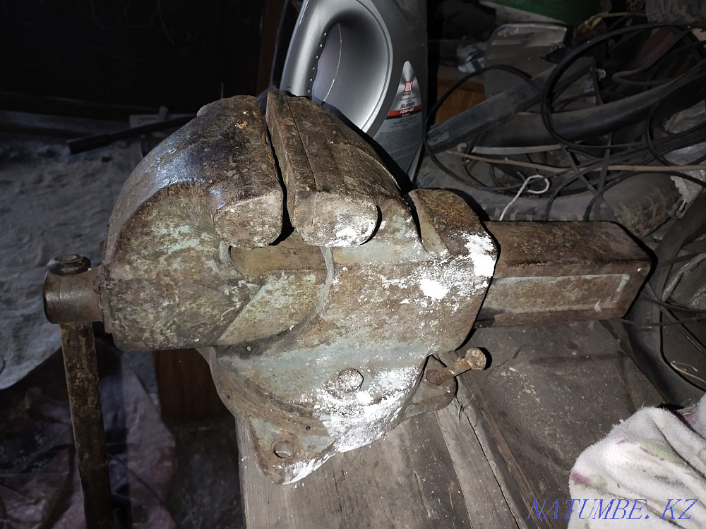 Тиски слесарные СССР Костанай - изображение 1