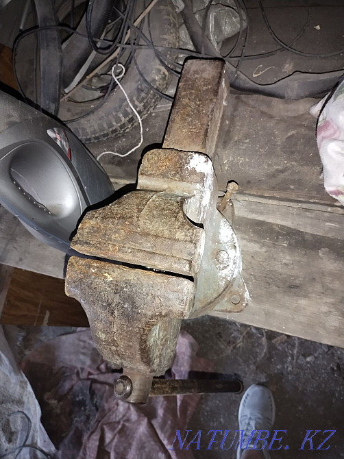 Тиски слесарные СССР Костанай - изображение 2