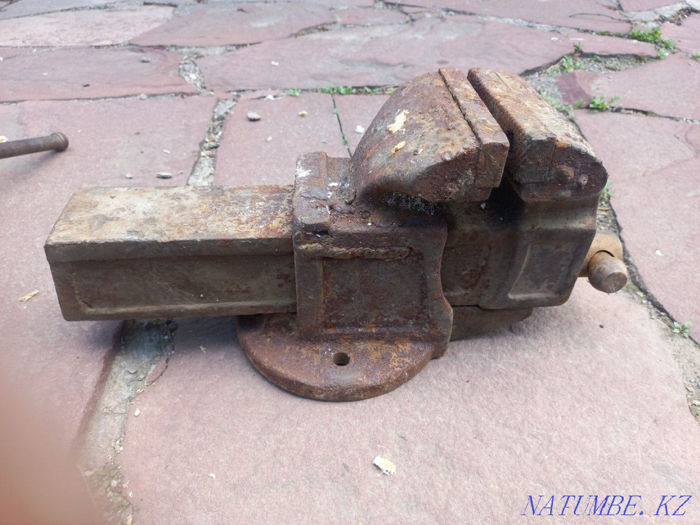 Vise metalwork USSR Shchuchinsk - photo 2
