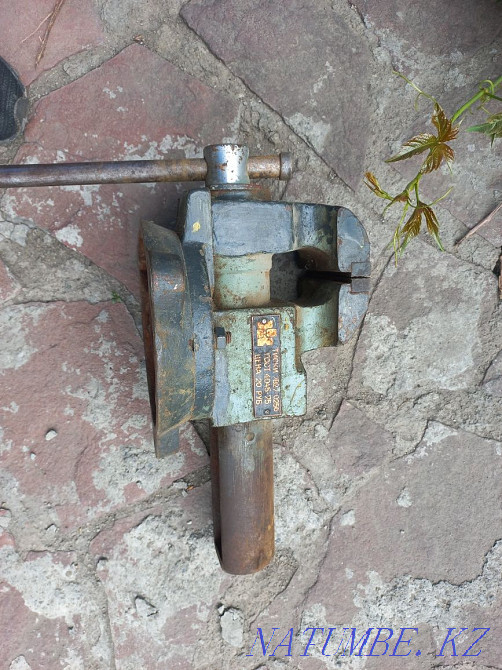 Vise metalwork USSR Shchuchinsk - photo 5