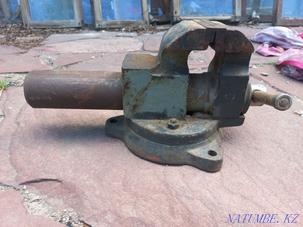 Vise metalwork USSR Shchuchinsk - photo 1