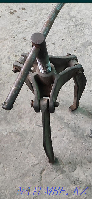 Soviet three-arm puller Semey - photo 1